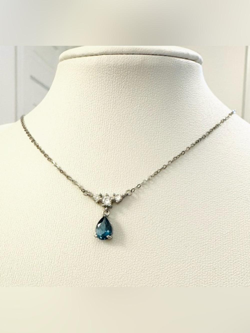 Blue topaz pear teardrop necklace cz gemstone deep sapphire colour